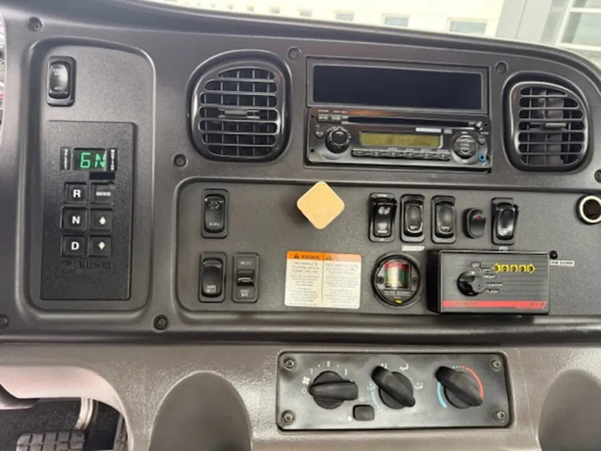 2013 Freightliner M2 106 | Photo 10 of 13