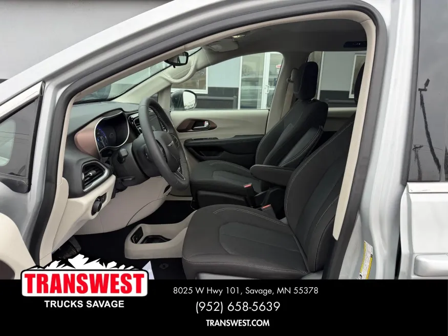 2024 Chrysler Voyager LX | Photo 9 of 23