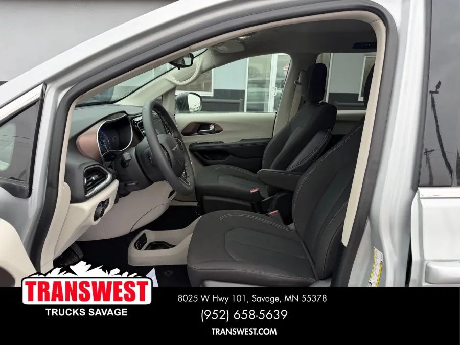 2024 Chrysler Voyager LX | Photo 9 of 23