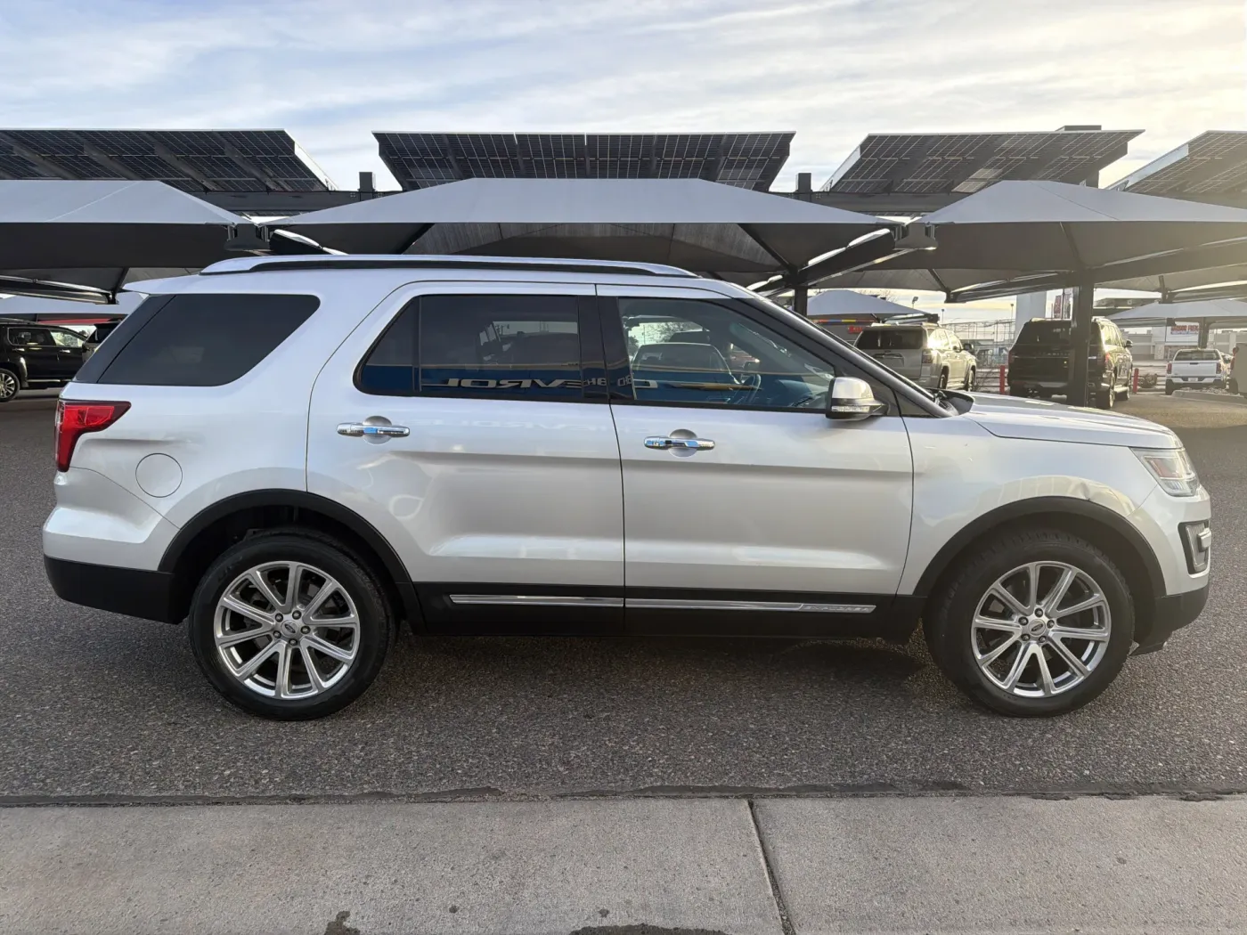 2016 Ford Explorer Limited | Photo 5 of 24
