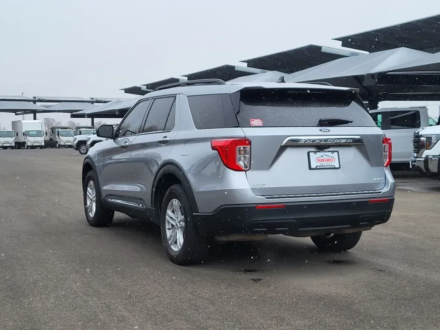 2023 Ford Explorer XLT | Photo 4 of 32