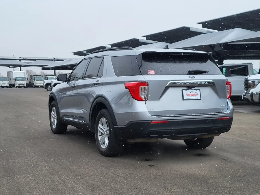 2023 Ford Explorer XLT | Photo 4 of 32