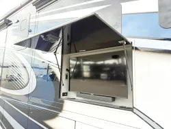 2023 Newmar Essex 4551 | Thumbnail Photo 28 of 34