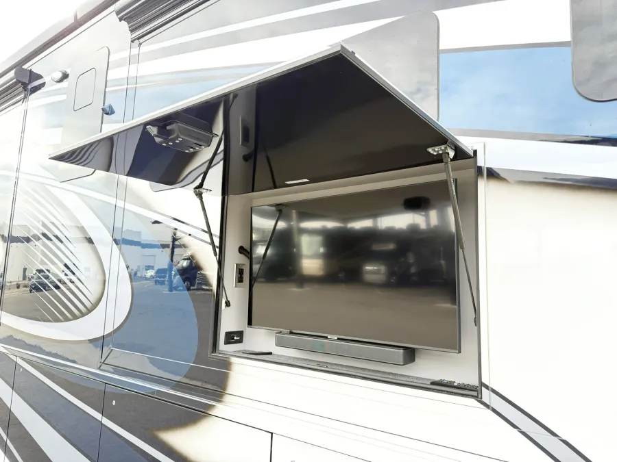 2023 Newmar Essex 4551 | Photo 28 of 34