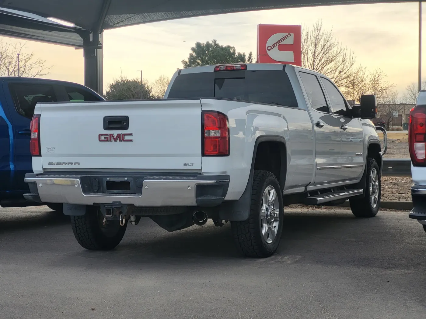 2019 GMC Sierra 2500HD SLT | Photo 3 of 5