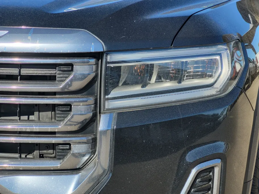2023 GMC Acadia AT4 | Photo 7 of 27