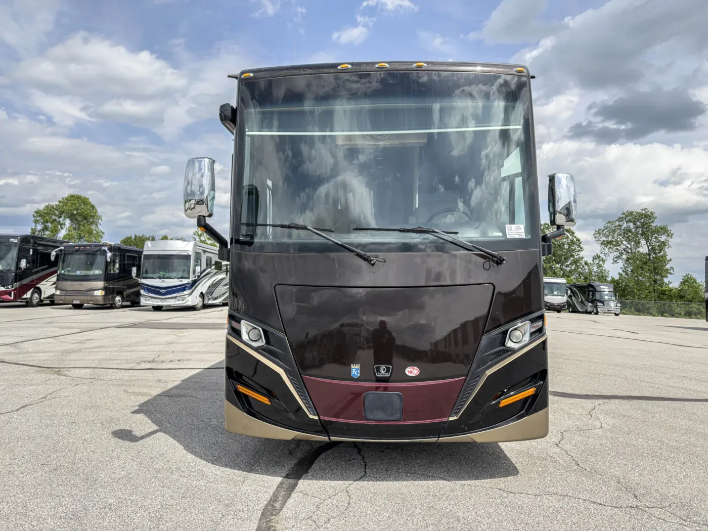 2022 Tiffin Allegro Red 33AA | Photo 5 of 40