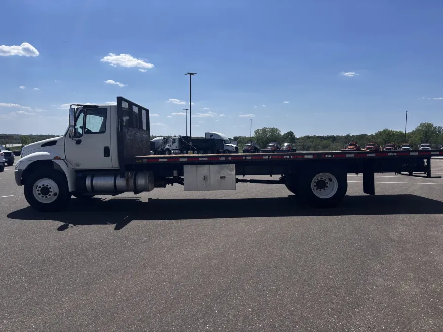 2018 International 4000 | Photo 1 of 18