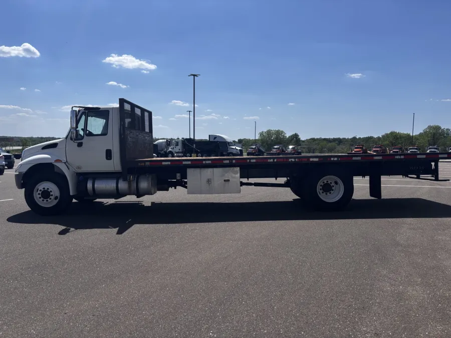 2018 International 4000 | Photo 1 of 18