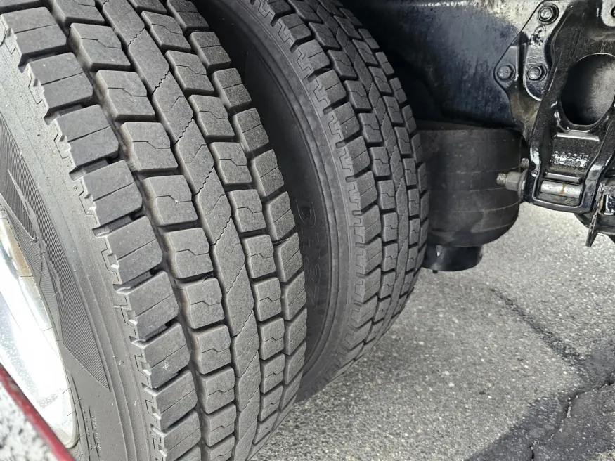 2023 Peterbilt 389 | Photo 12 of 21