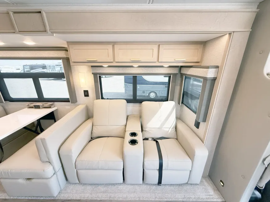 2026 Renegade Valencia 39RB | Photo 9 of 29