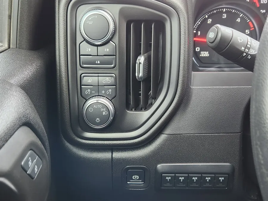 2025 GMC Sierra 2500HD Pro | Photo 25 of 26