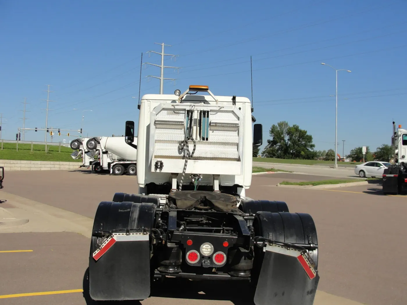 2020 Freightliner Cascadia 126 | Photo 3 of 16