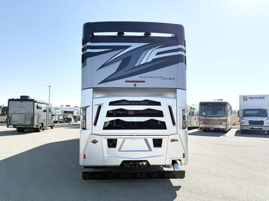 2026 Newmar Mountain Aire 4118 | Photo 21 of 31