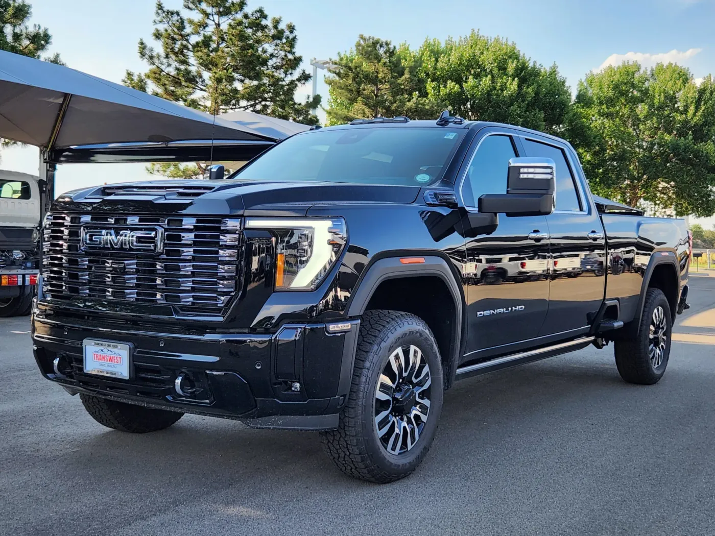 2025 GMC Sierra 2500HD Denali Ultimate | Photo 3 of 30