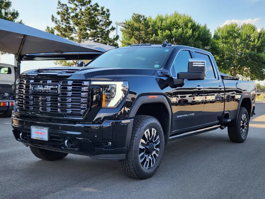 2025 GMC Sierra 2500HD Denali Ultimate | Photo 3 of 30