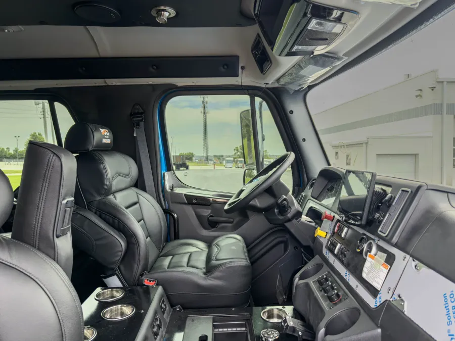 2024 Freightliner M2 106 Bolt | Photo 9 of 13