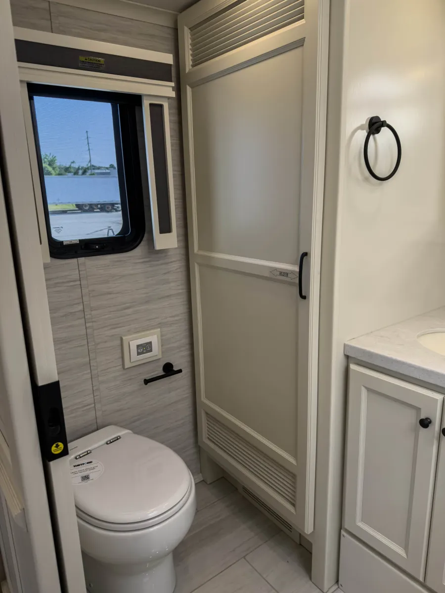 2026 Tiffin Allegro Red 37BA | Photo 27 of 28