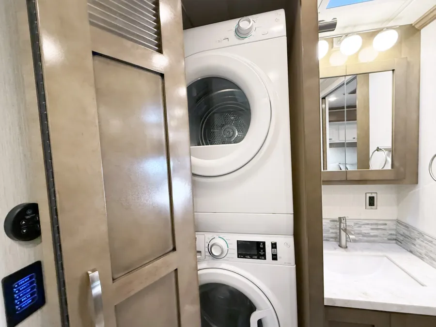 2026 Newmar Super Star 3731 | Photo 9 of 31