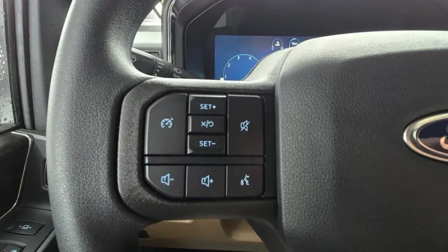 2026 Ford Super Duty F-350 | Photo 16 of 30