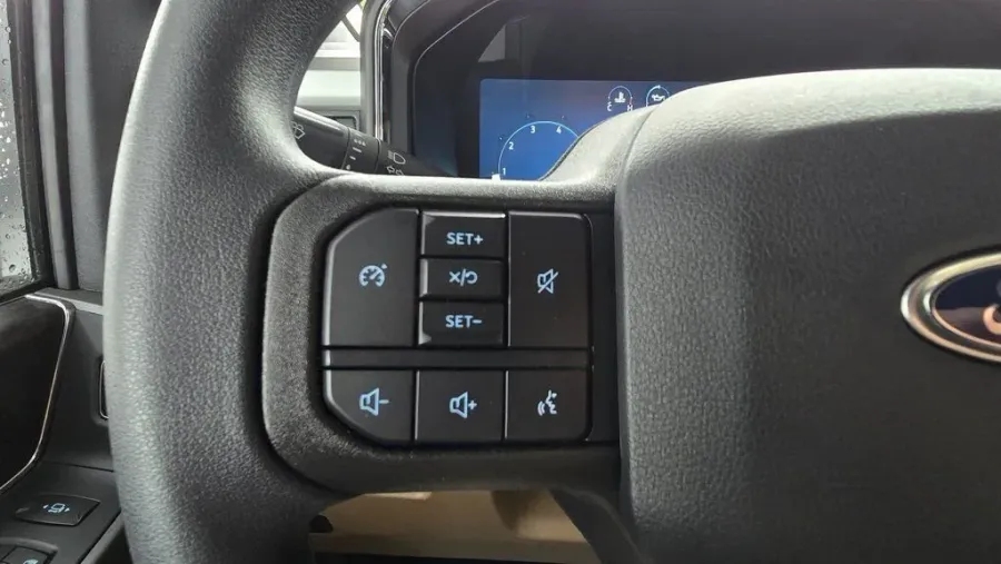 2026 Ford Super Duty F-350 | Photo 16 of 30