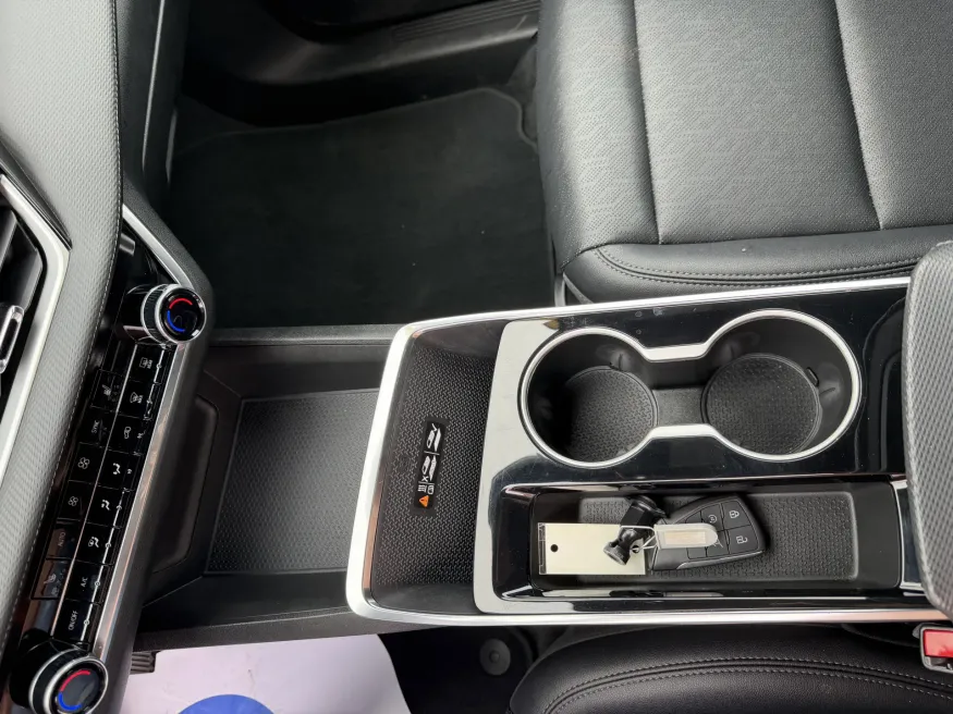 2025 Chevrolet Equinox AWD LT | Photo 13 of 18