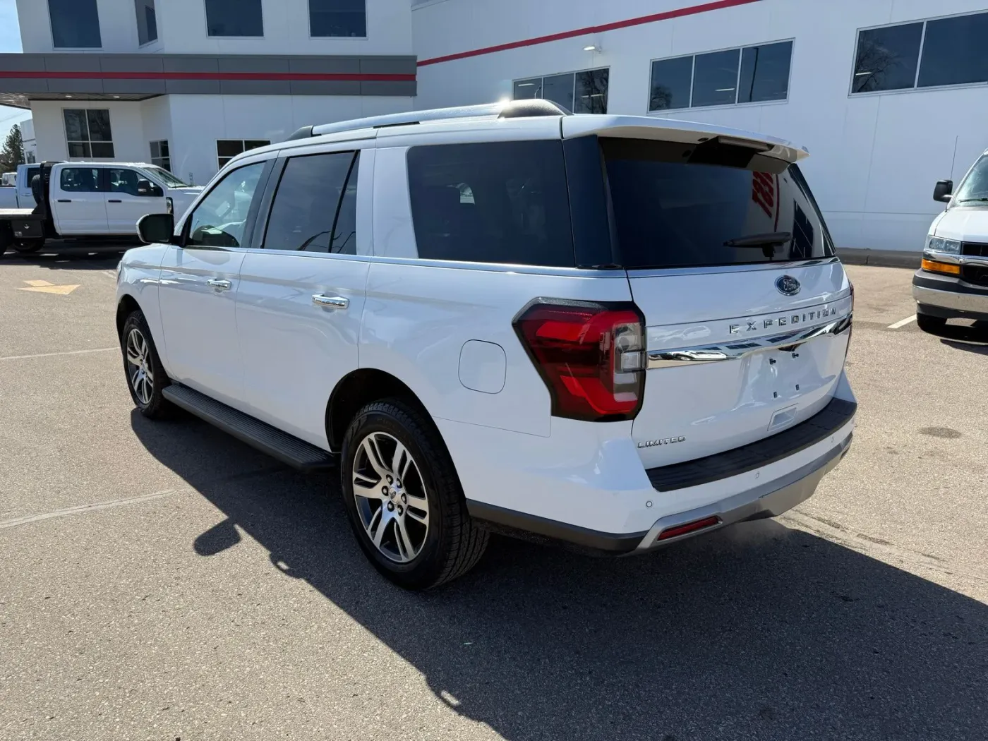 2024 Ford Expedition | Photo 2 of 22