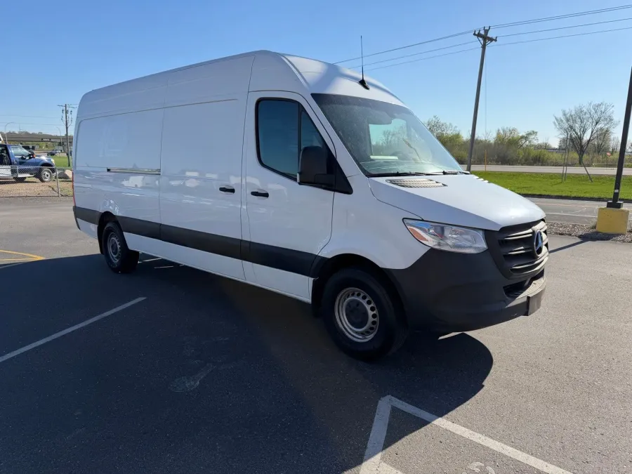 2022 Mercedes Benz Sprinter 2500 Cargo 170 WB | Photo 6 of 21
