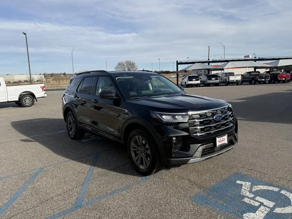 2026 Ford Explorer | Photo 3 of 24