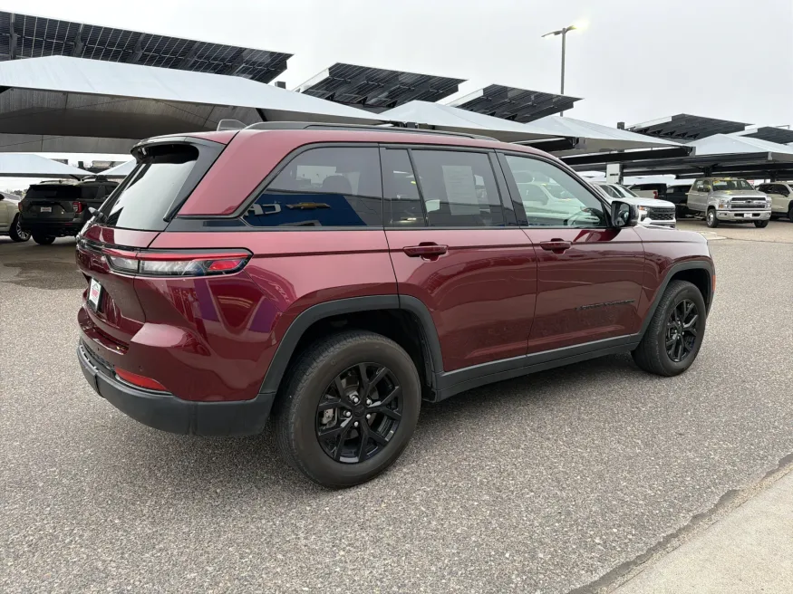 2024 Jeep Grand Cherokee Altitude | Photo 4 of 20