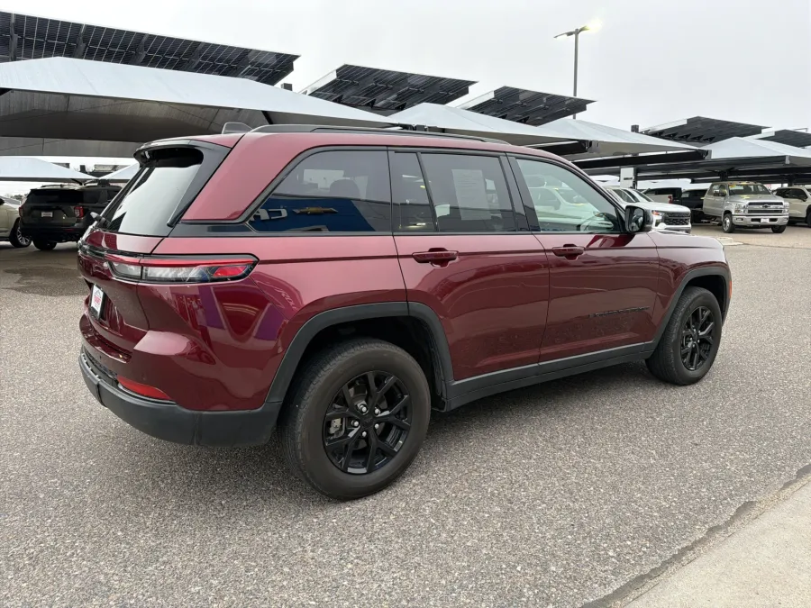 2024 Jeep Grand Cherokee Altitude | Photo 4 of 20