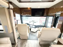 2018 Newmar King Aire 4553 | Thumbnail Photo 5 of 33