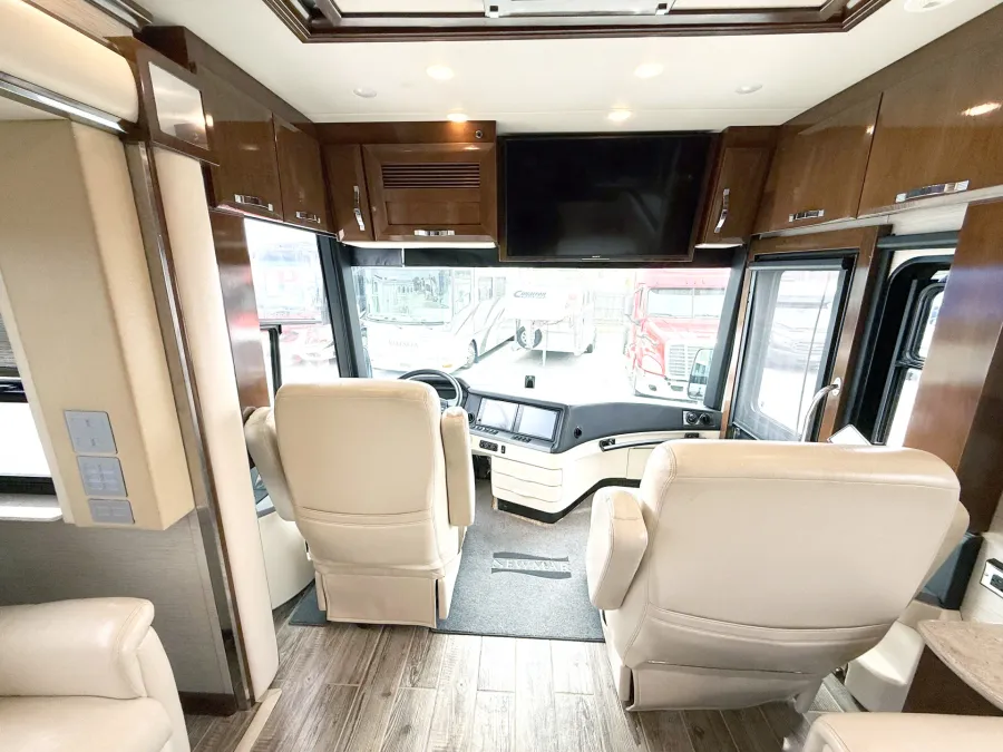 2018 Newmar King Aire 4553 | Photo 5 of 33