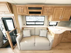 2024 Newmar Bay Star 3626 | Thumbnail Photo 9 of 31