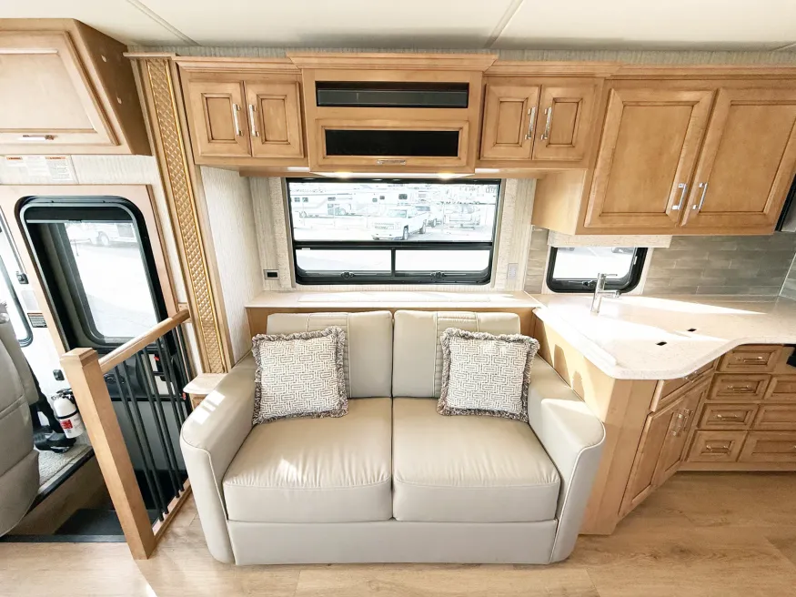 2024 Newmar Bay Star 3626 | Photo 9 of 31