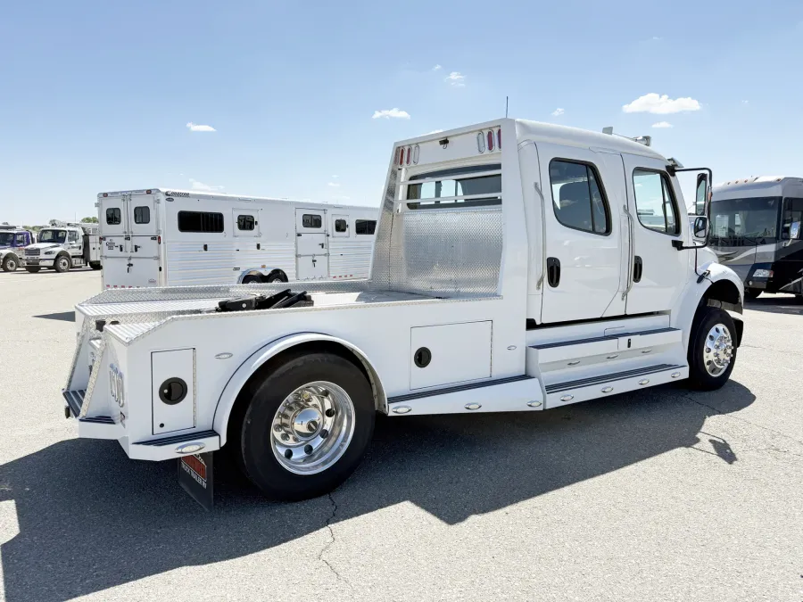 2023 Freightliner M2 106 Summit Hauler | Photo 15 of 22