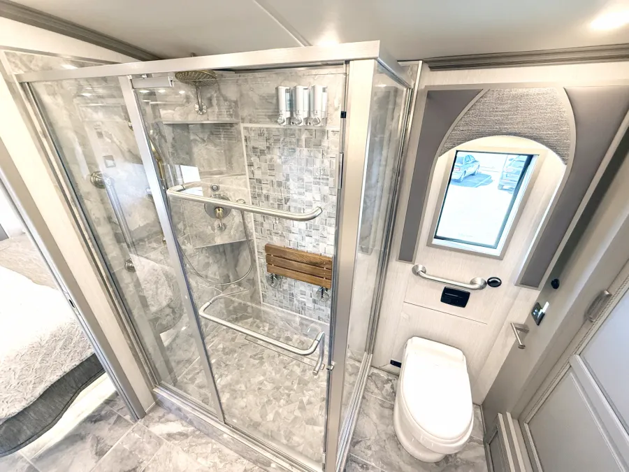 2026 Newmar Essex 4551 | Photo 17 of 33