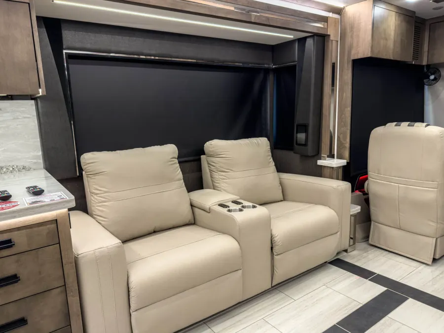 2026 Tiffin Zephyr 45PZ | Photo 14 of 39