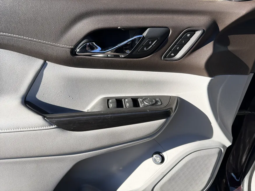 2021 GMC Acadia SLT | Photo 15 of 24