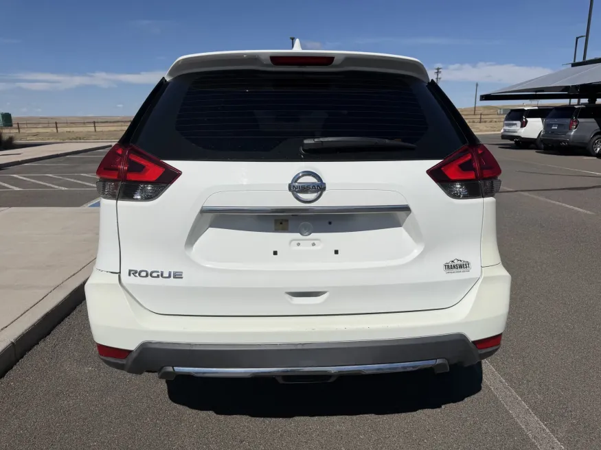 2017 Nissan Rogue S | Photo 3 of 17