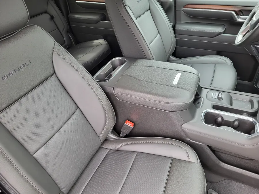 2026 GMC Sierra 2500HD Denali | Photo 12 of 25