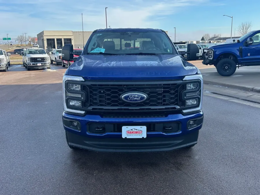 2026 Ford F-250 | Photo 8 of 13