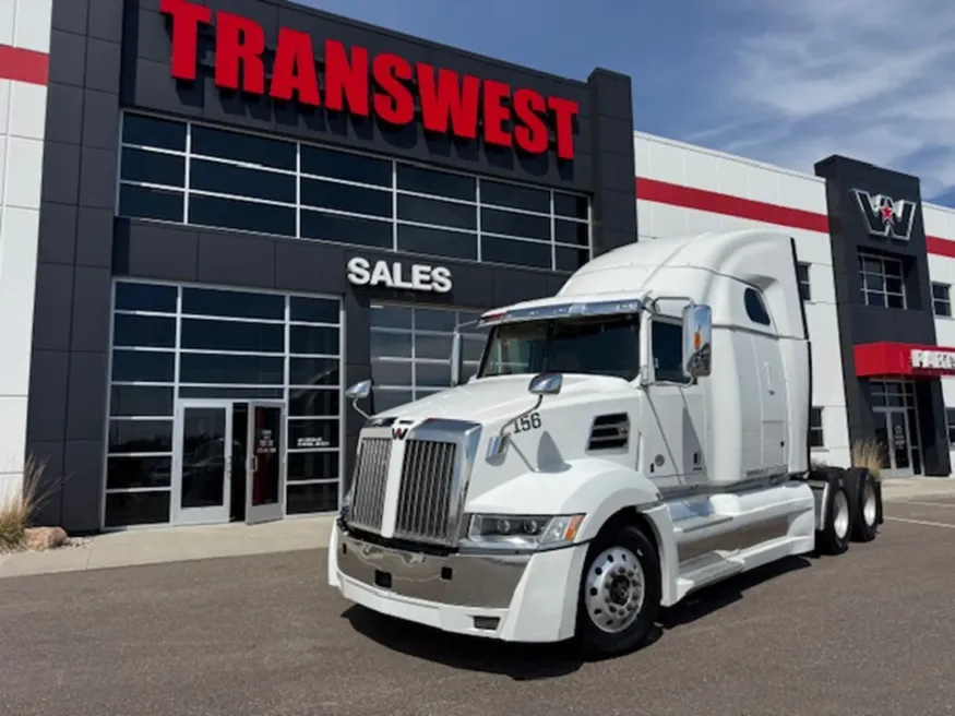 2022 Western Star 5700XE | Photo 1 of 16