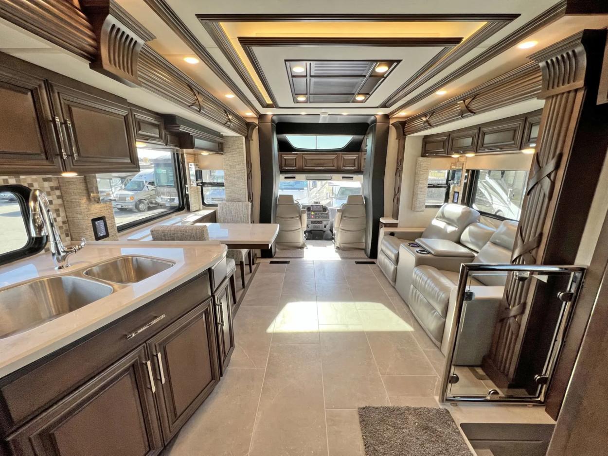 2023 Newmar Supreme Aire 4051 | Photo 7 of 43
