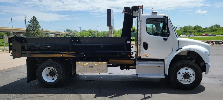 2026 Freightliner M2 106 | Photo 4 of 13