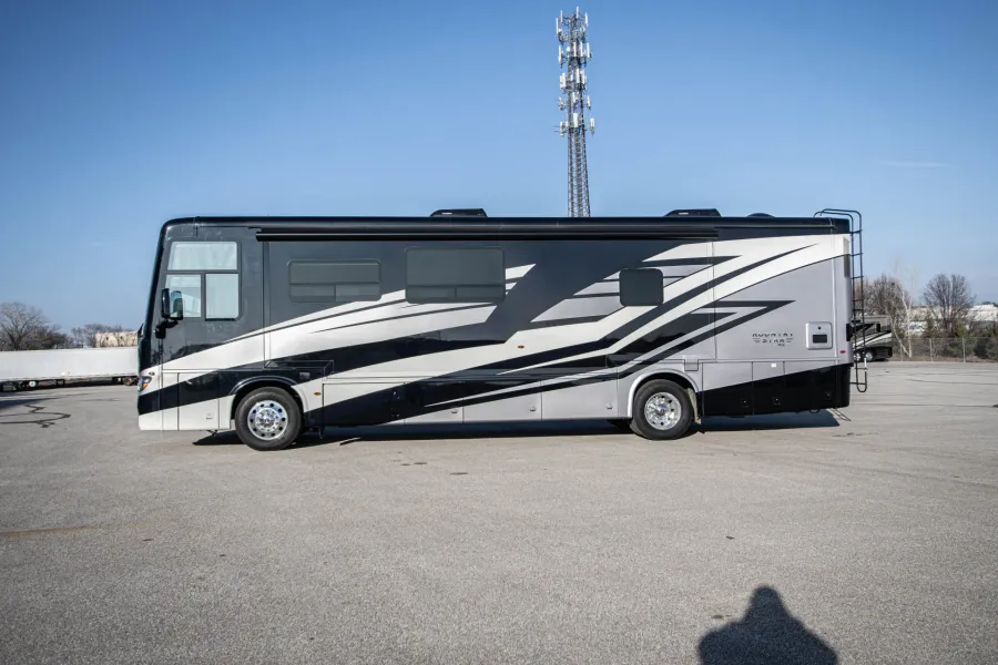 2024 Newmar Kountry Star 3709 | Photo 1 of 25