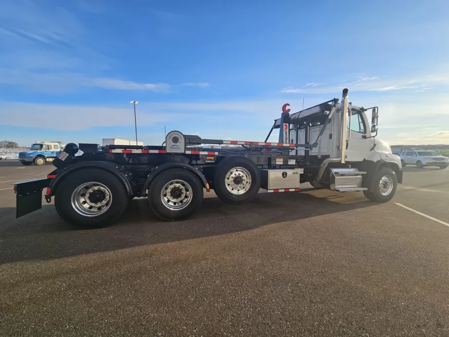 2026 Freightliner 114SD | Photo 4 of 12