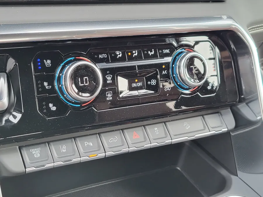 2026 GMC Sierra 2500HD Denali Ultimate | Photo 16 of 25