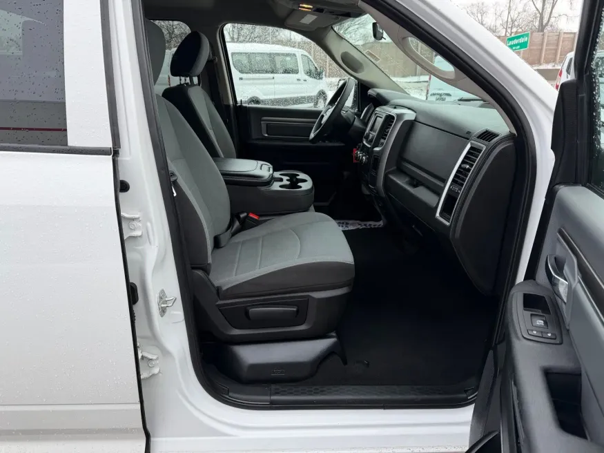 2024 RAM 1500 Classic SLT | Photo 18 of 21