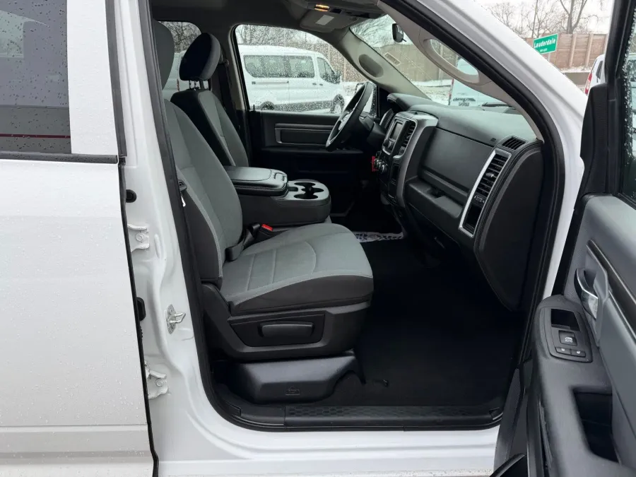 2024 RAM 1500 Classic SLT | Photo 18 of 21